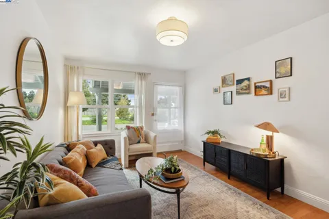 $475,000 | 1806 Main Street, Alameda, CA 94501
