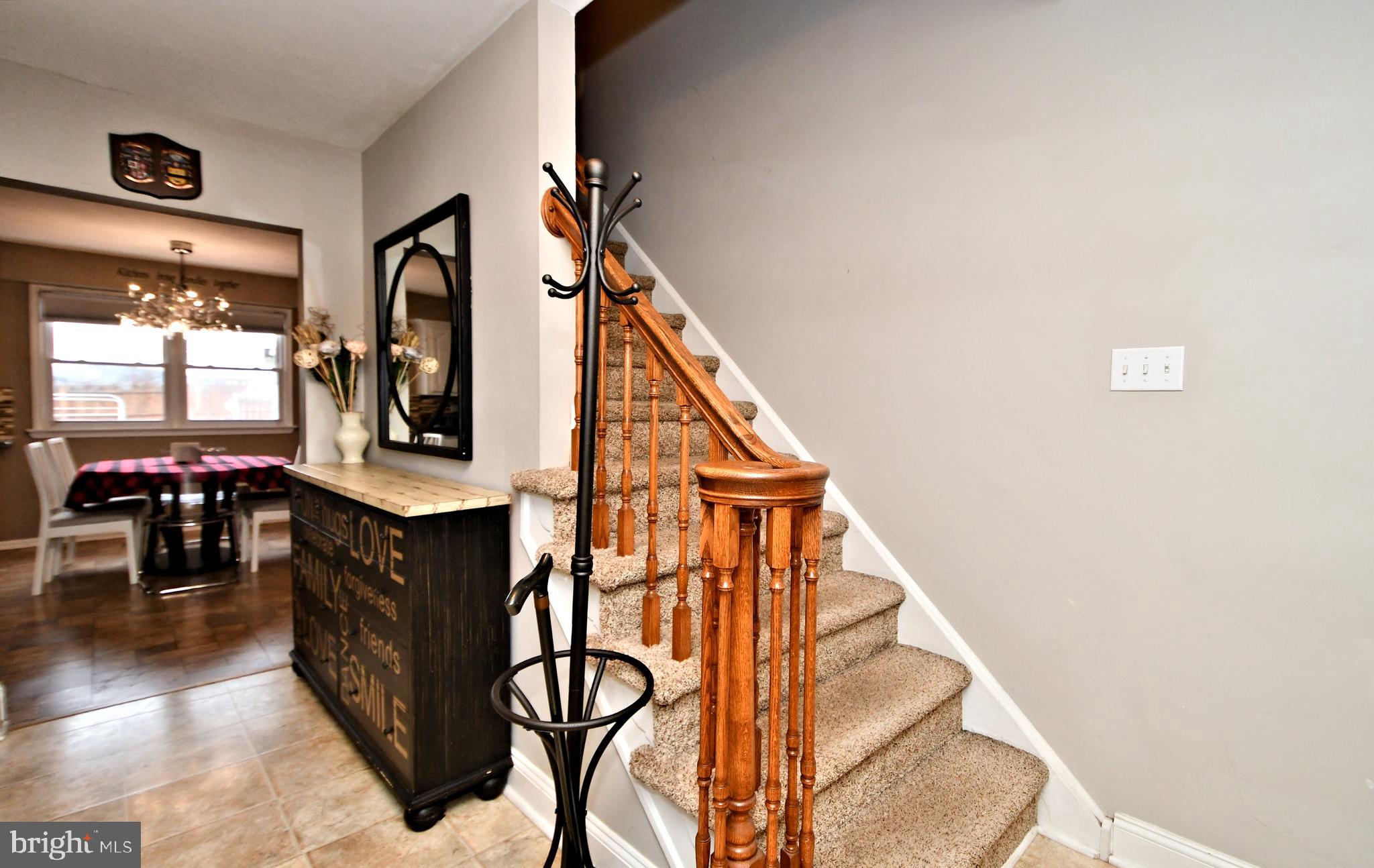 93 Estate Road Boyertown, PA 19512 - Photo 5 of 39 Foyer