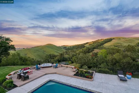 $2,995,000 | 1933 Joseph Drive, Moraga, CA 94556