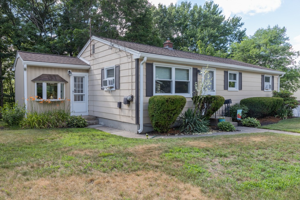 185 St Leon Avenue Woonsocket, RI 02895 - Photo 4 of 42 Gallery Image 4