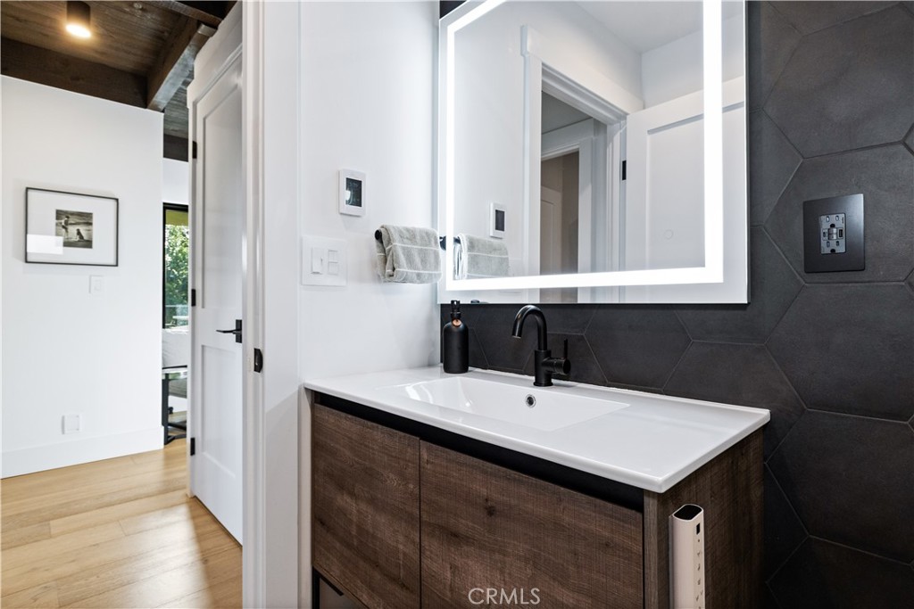 8214 Bass Point Road Bradley, CA 93426 - Photo 36 of 68 Hallway Guest Bath