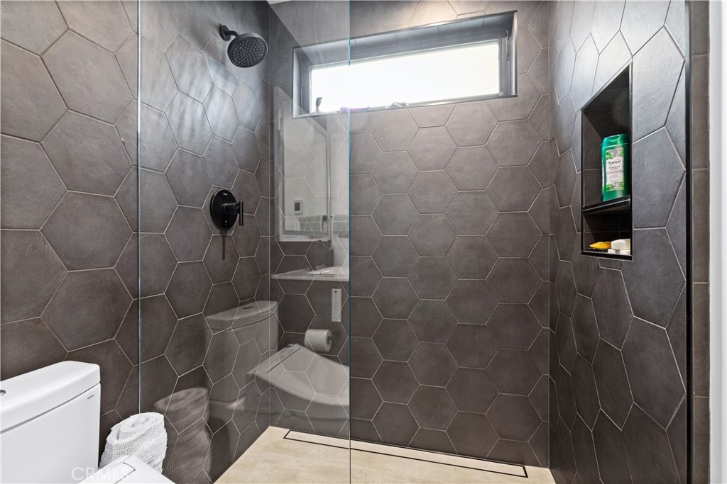 8214 Bass Point Road Bradley, CA 93426 - Photo 37 of 68 curbless shower