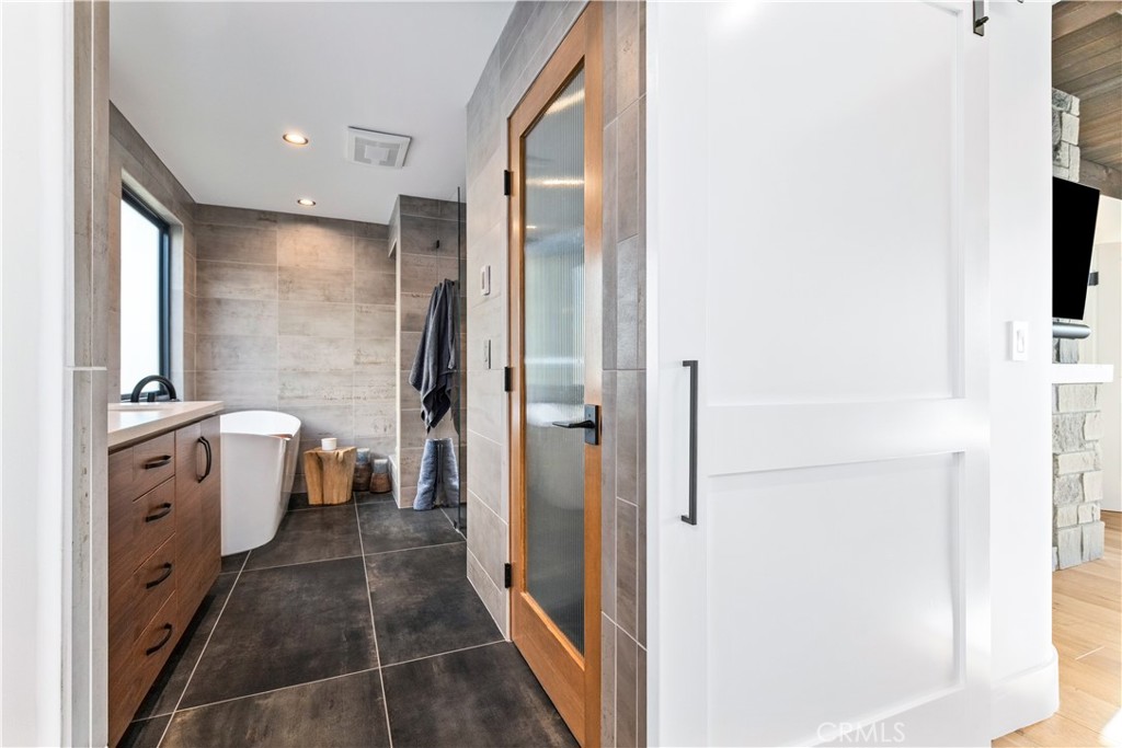 8214 Bass Point Road Bradley, CA 93426 - Photo 47 of 68 Primary Bathroom