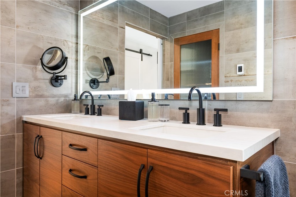 8214 Bass Point Road Bradley, CA 93426 - Photo 50 of 68 Double Vanities