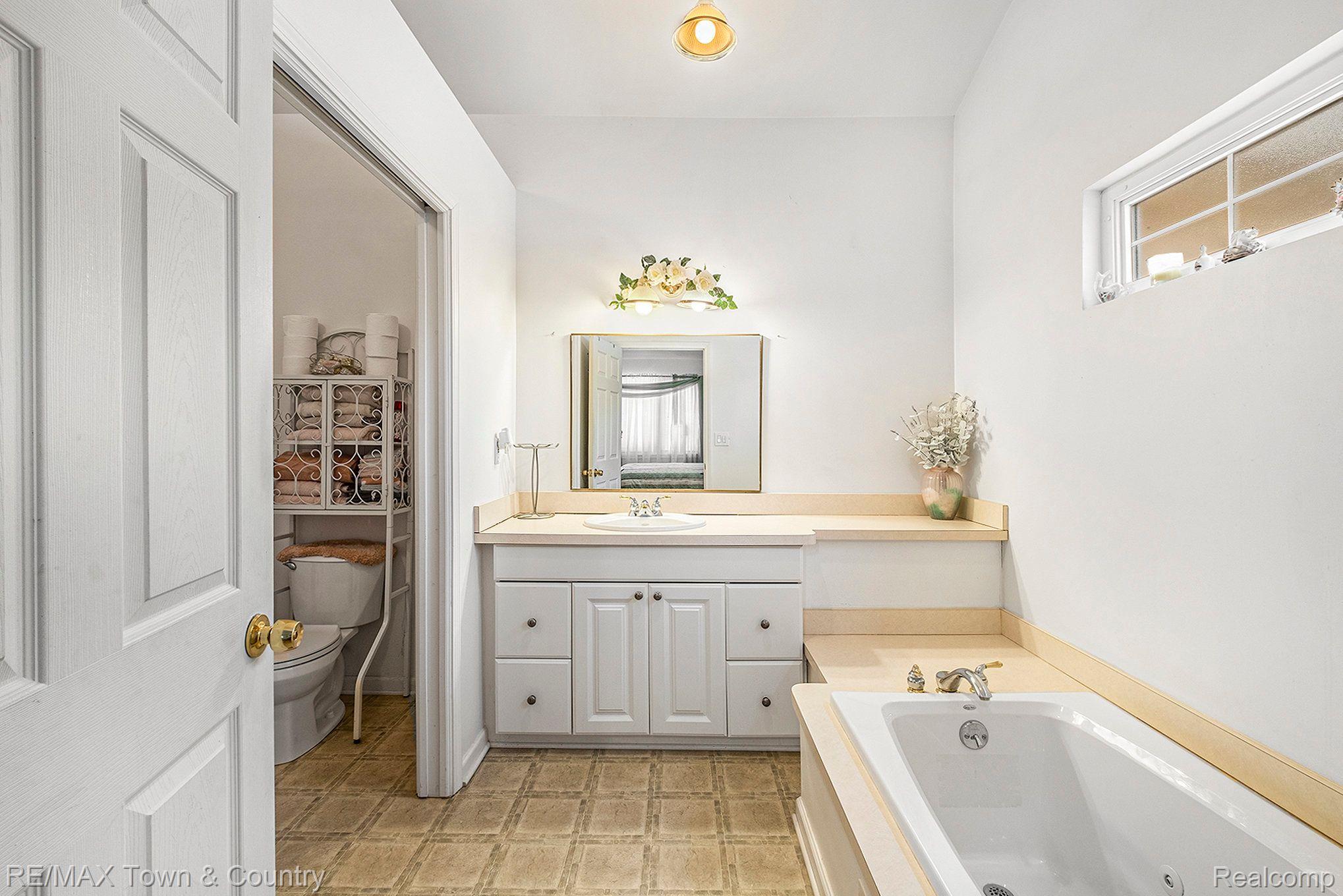 6300 East River Road Flushing, MI 48433 - Photo 16 of 30 Gallery Image 16