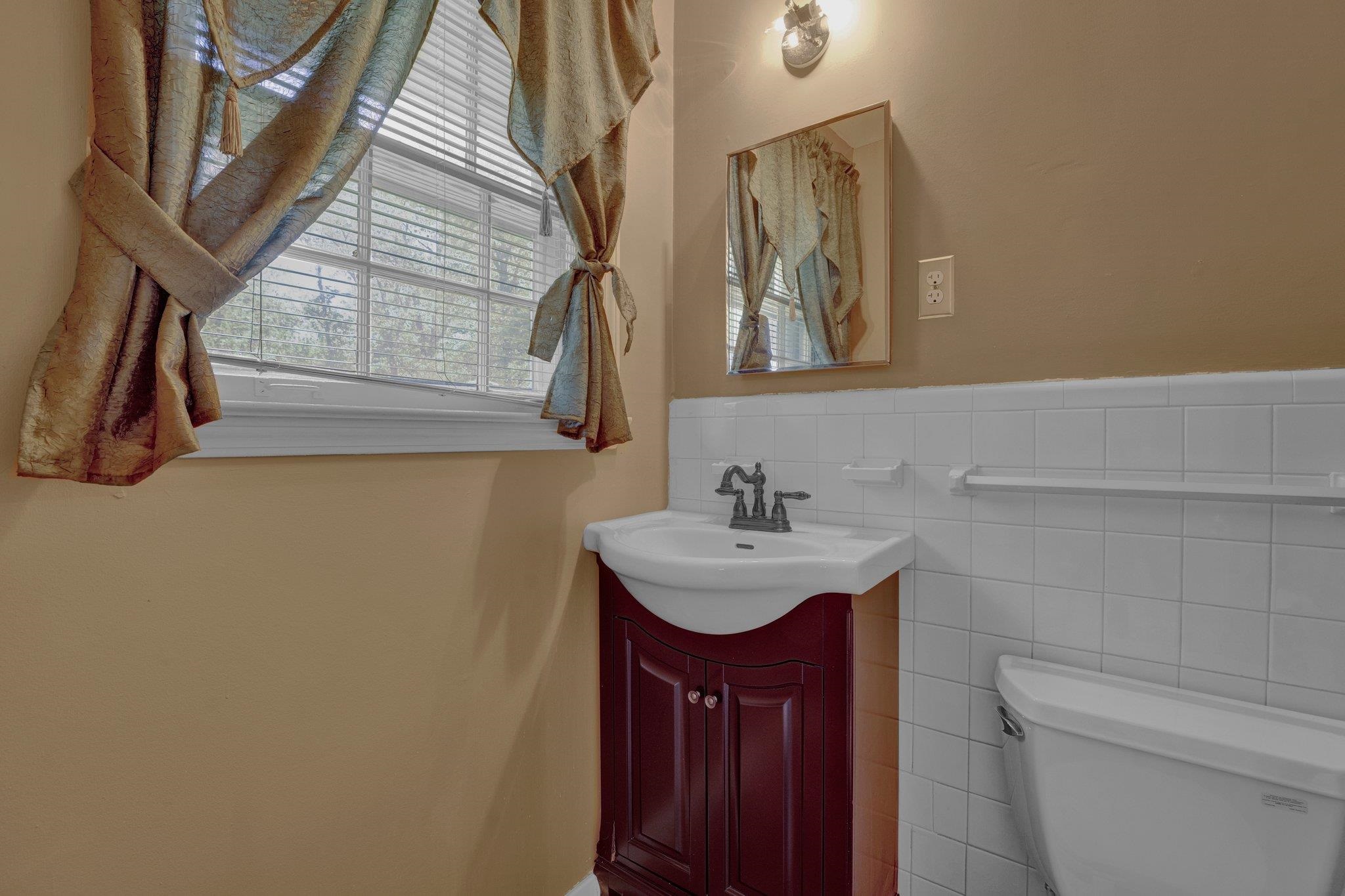 4909 Lochinvar Road Memphis, TN 38116 - Photo 15 of 21 Half Bath