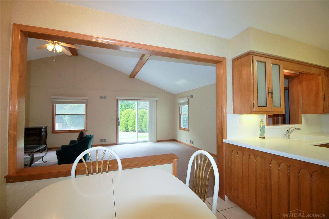 954 South Renaud Road Grosse Pointe Woods, MI 48236 - Photo 18 of 46