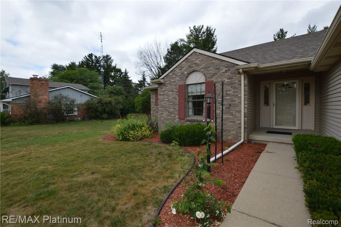 715 Riverside Drive Linden, MI 48451 - Photo 4 of 36 715_Riverside_38.JPG