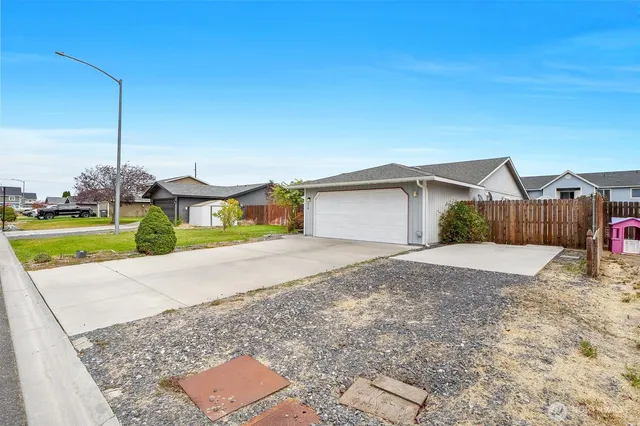 a houses view with a outdoor space