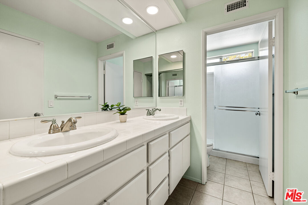 27050 Riversbridge Way Valencia, CA 91354 - Photo 15 of 37 a bathroom with a double vanity sink mirror and double
