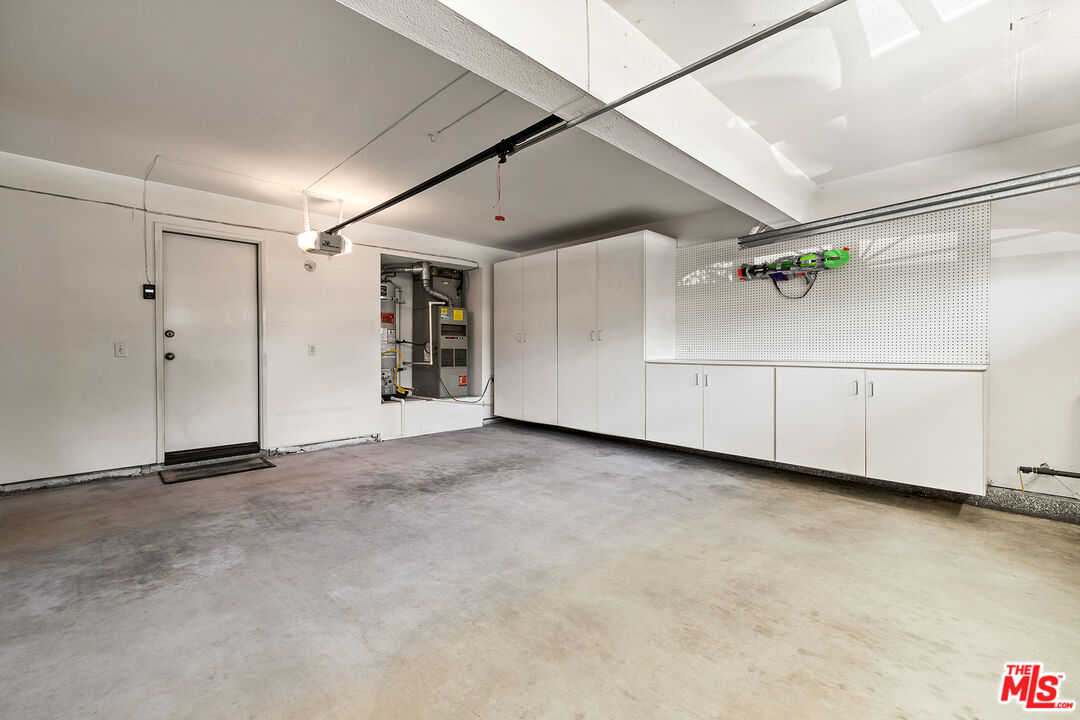 27050 Riversbridge Way Valencia, CA 91354 - Photo 26 of 37 a view of a garage