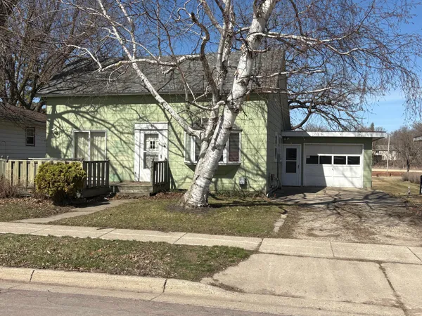 $98,000 | 623 4th Avenue Northeast, Waseca, MN 56093
