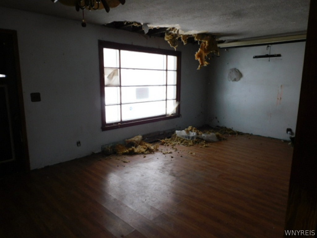 1561 Tuscarora Road Niagara, NY 14304 - Photo 3 of 8