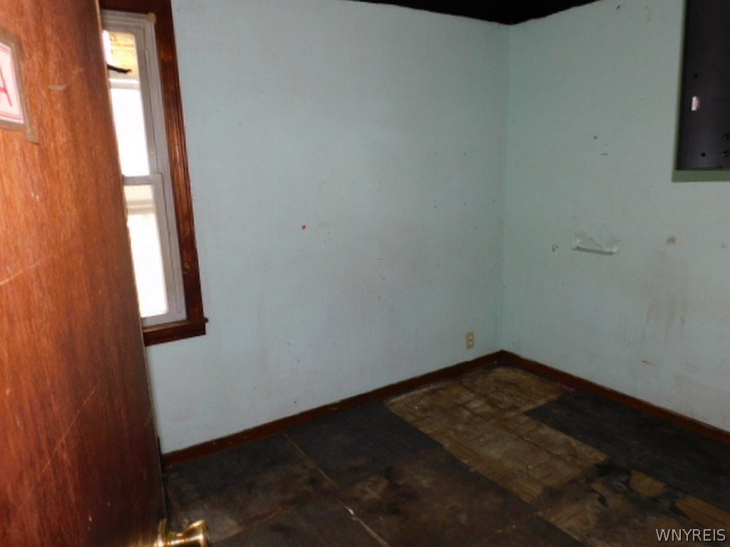 1561 Tuscarora Road Niagara, NY 14304 - Photo 6 of 8