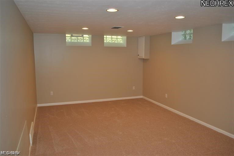 20899 Farnsleigh Road Beachwood, OH 44122 - Photo 13 of 17