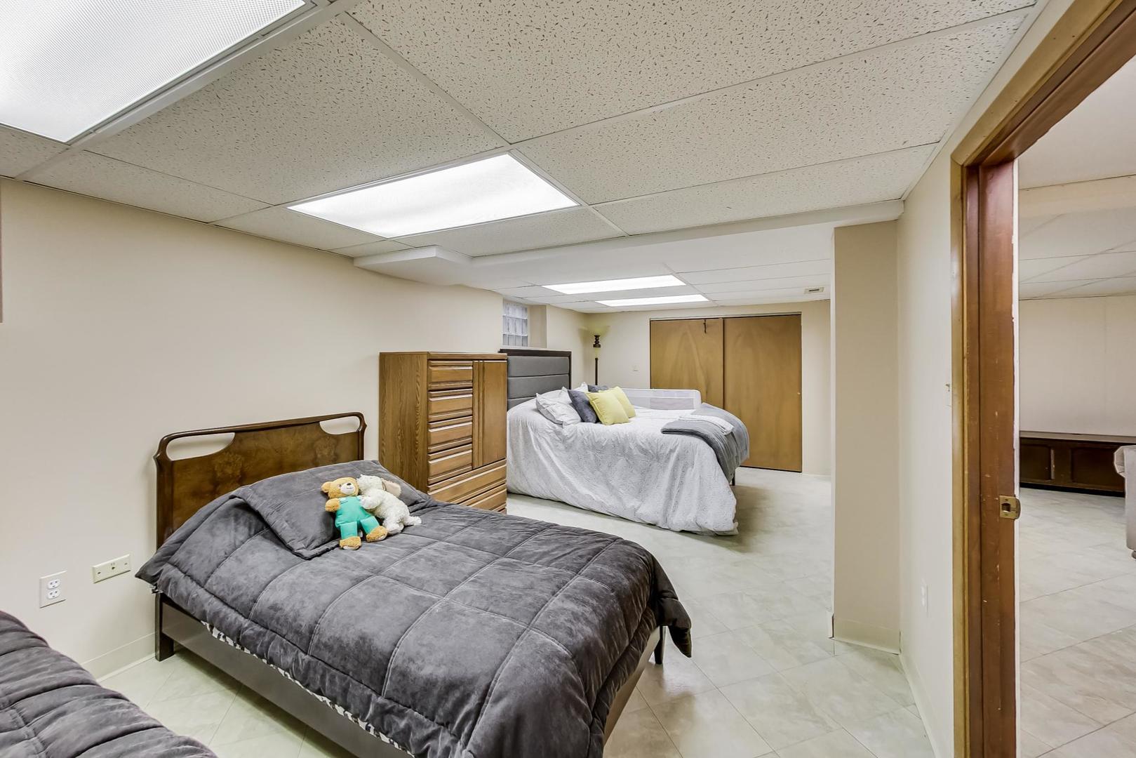 715 Lamon Avenue Wilmette, IL 60091 - Photo 37 of 54 a bedroom with two beds and painted walls