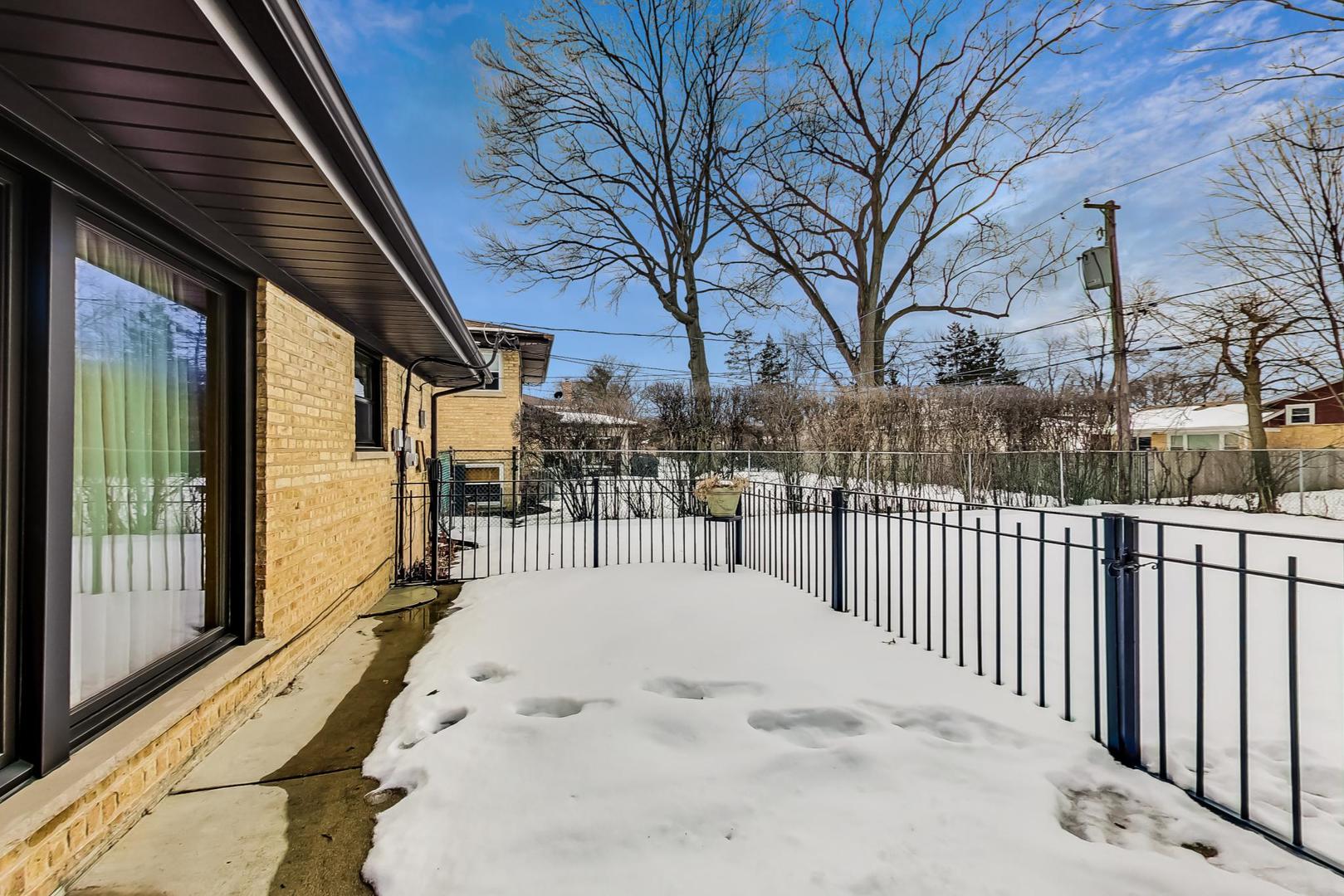 715 Lamon Avenue Wilmette, IL 60091 - Photo 46 of 54 a view of a patio with a yard