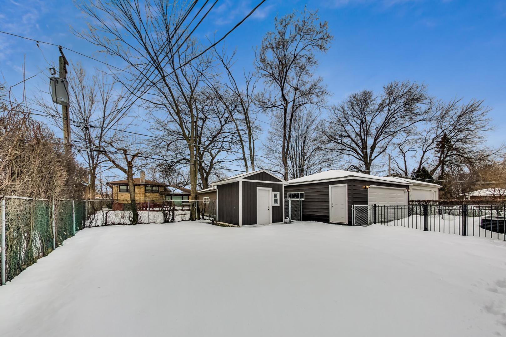 715 Lamon Avenue Wilmette, IL 60091 - Photo 49 of 54 a front view of a building with trees