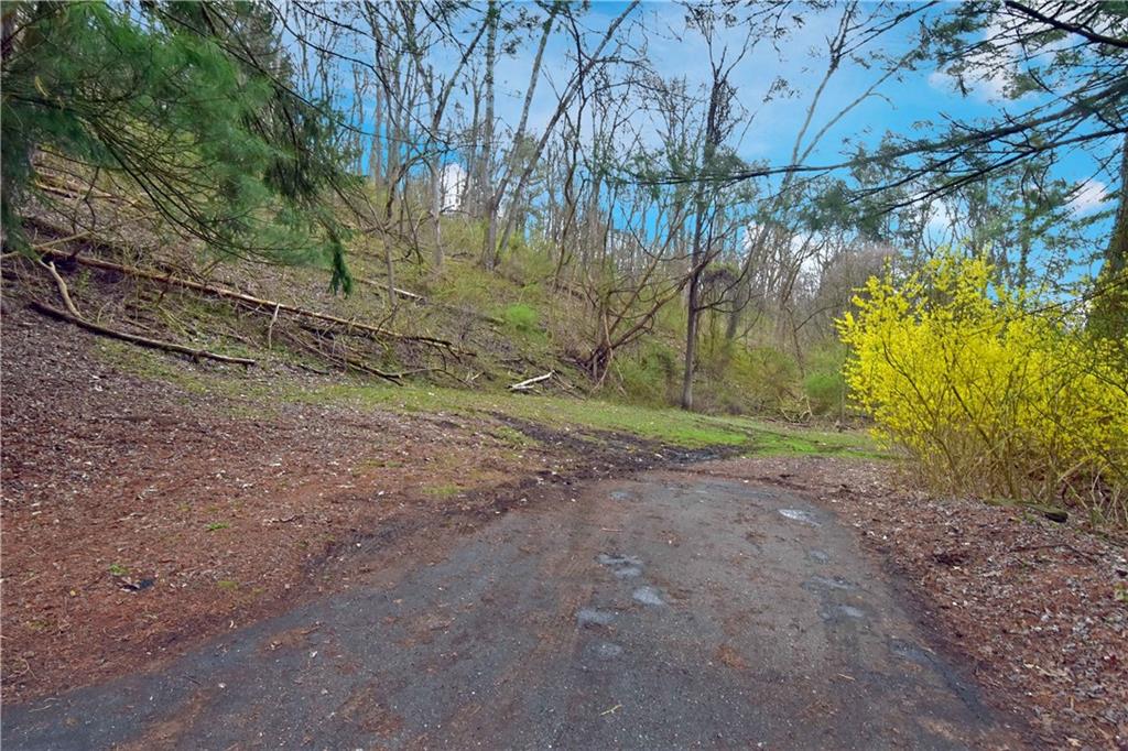 921 Geyer Road Pittsburgh, PA 15209 - Photo 22 of 27 Gallery Image 22