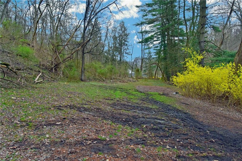 921 Geyer Road Pittsburgh, PA 15209 - Photo 23 of 27 Gallery Image 23