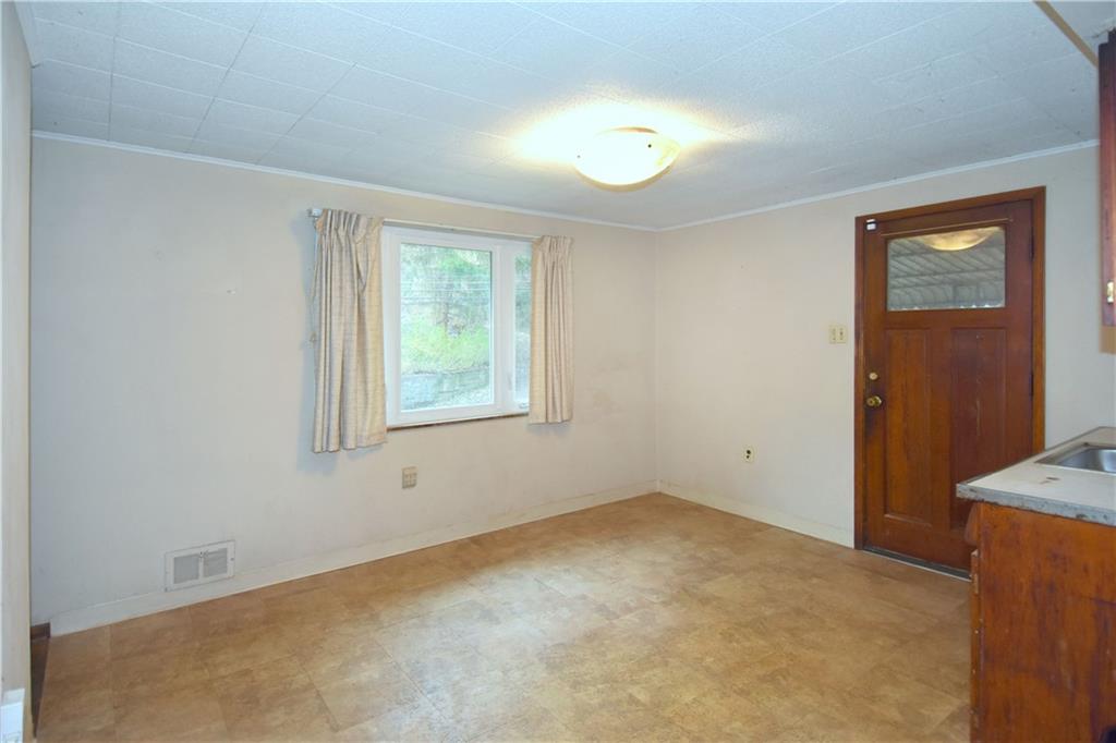 921 Geyer Road Pittsburgh, PA 15209 - Photo 10 of 27 Gallery Image 10