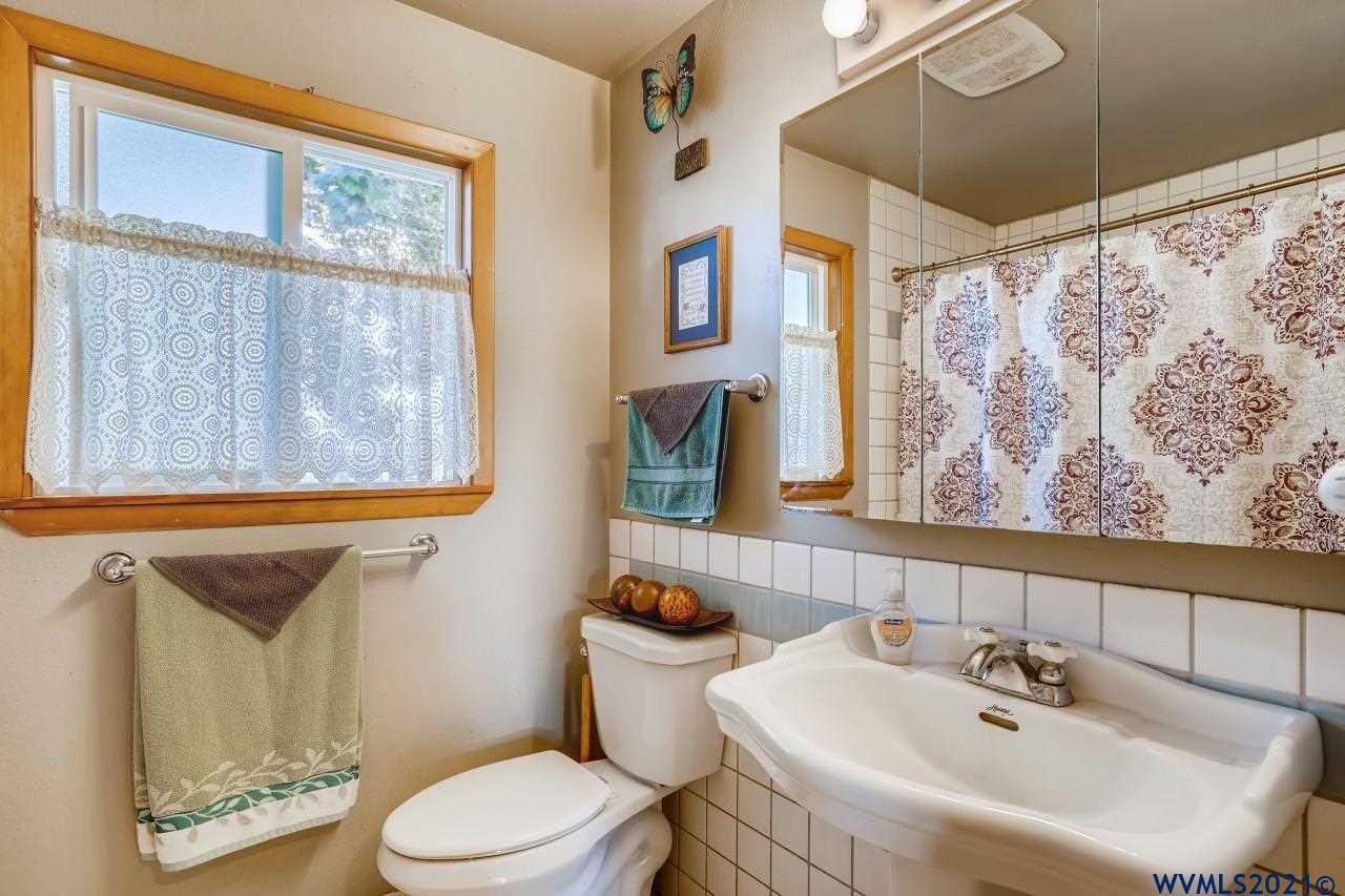 1250 Hemlock Loop Independence, OR 97351 - Photo 8 of 11 Gallery Image 8