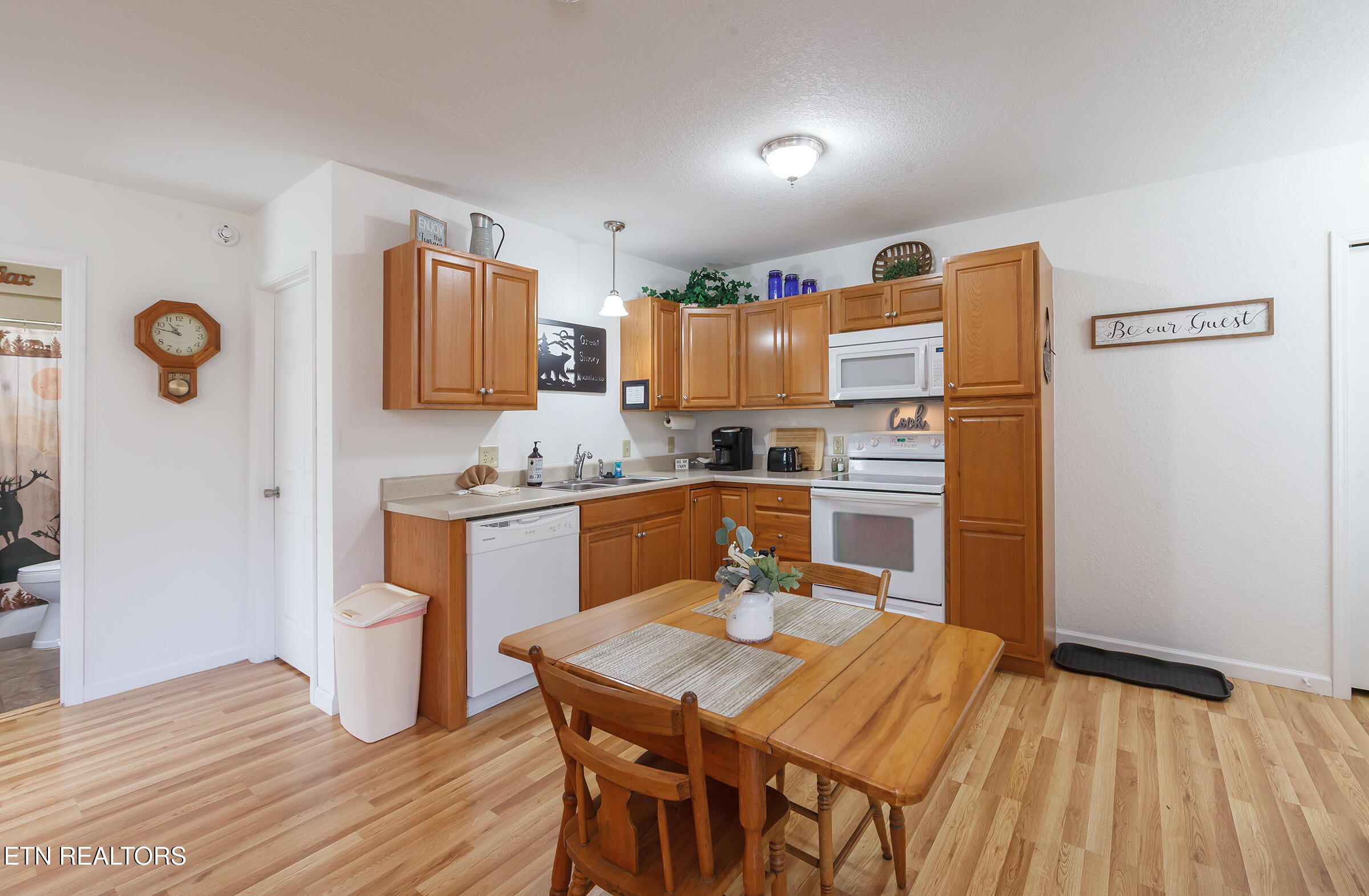 1505 Indian Warpath Road Sevierville, TN 37876 - Photo 28 of 60 28 apartment kitchen 3