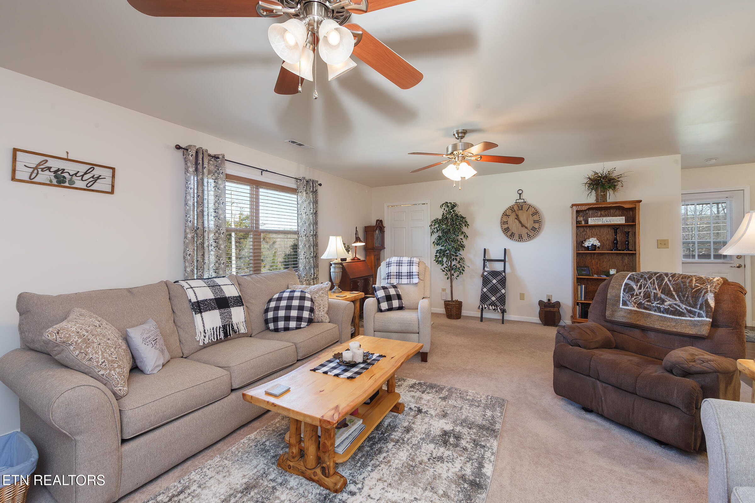 1505 Indian Warpath Road Sevierville, TN 37876 - Photo 10 of 60 10 living room 2
