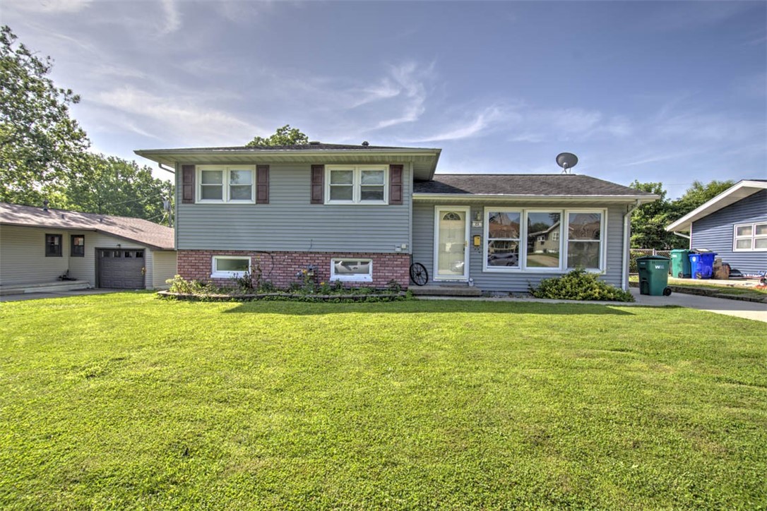 25 Ridge Drive Decatur, IL 62521 - Photo 1 of 20