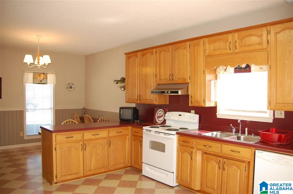 504 Lakeshore Lane Oneonta, AL 35121 - Photo 2 of 37