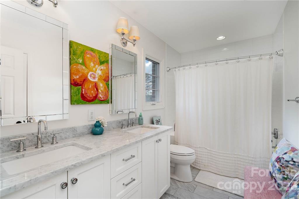 3014 Foxridge Road Charlotte, NC 28226 - Photo 32 of 44 Gallery Image 32