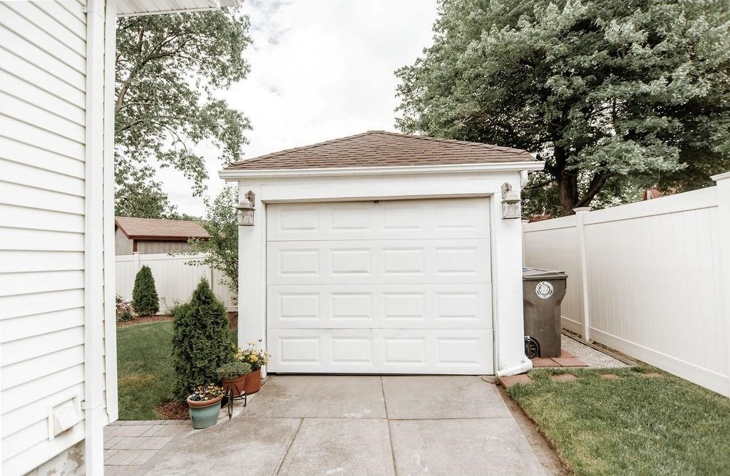 142 Friendly Road Cranston, RI 02910 - Photo 27 of 28