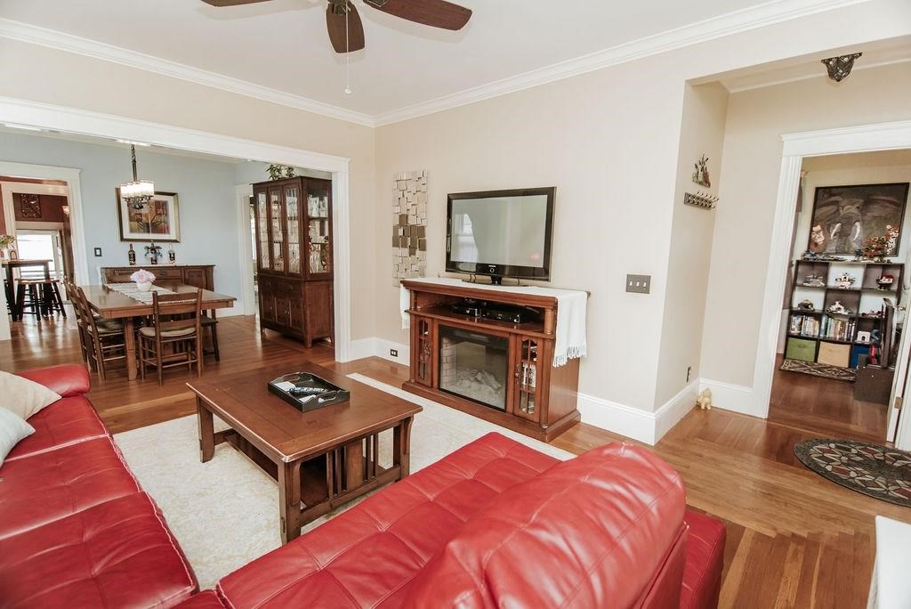 142 Friendly Road Cranston, RI 02910 - Photo 3 of 28