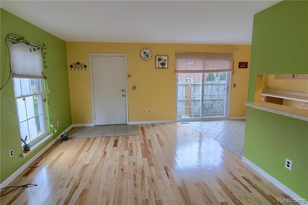 294 1st Street Rochester, MI 48307 - Photo 4 of 24