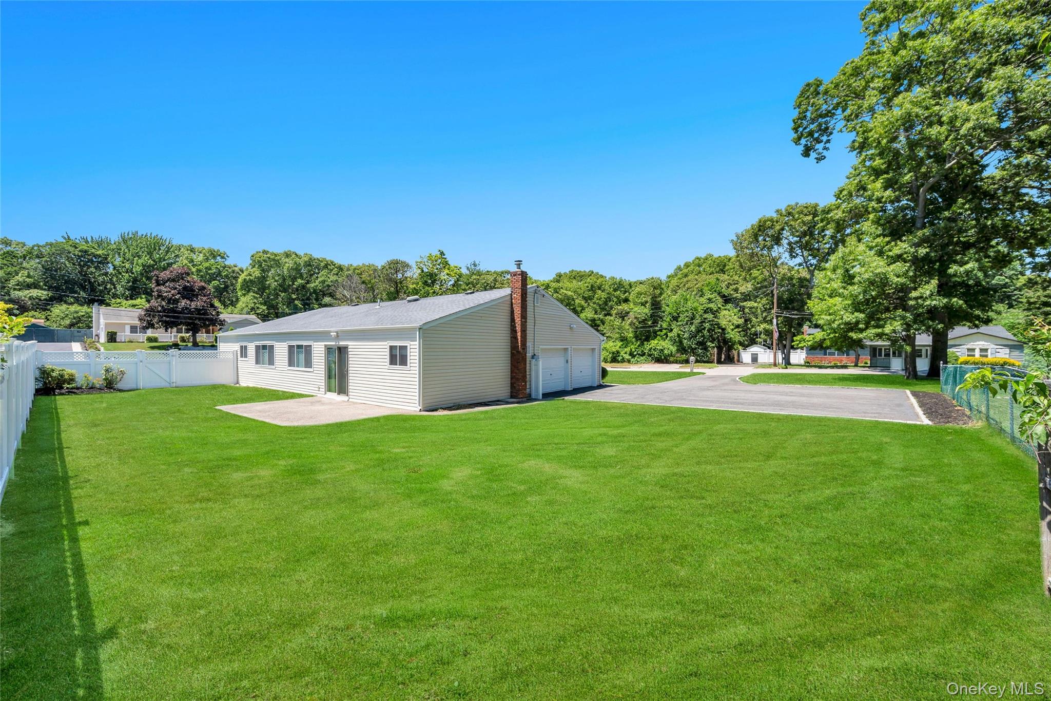 5 Half Hollow Road Selden, NY 11784 - Photo 5 of 32
