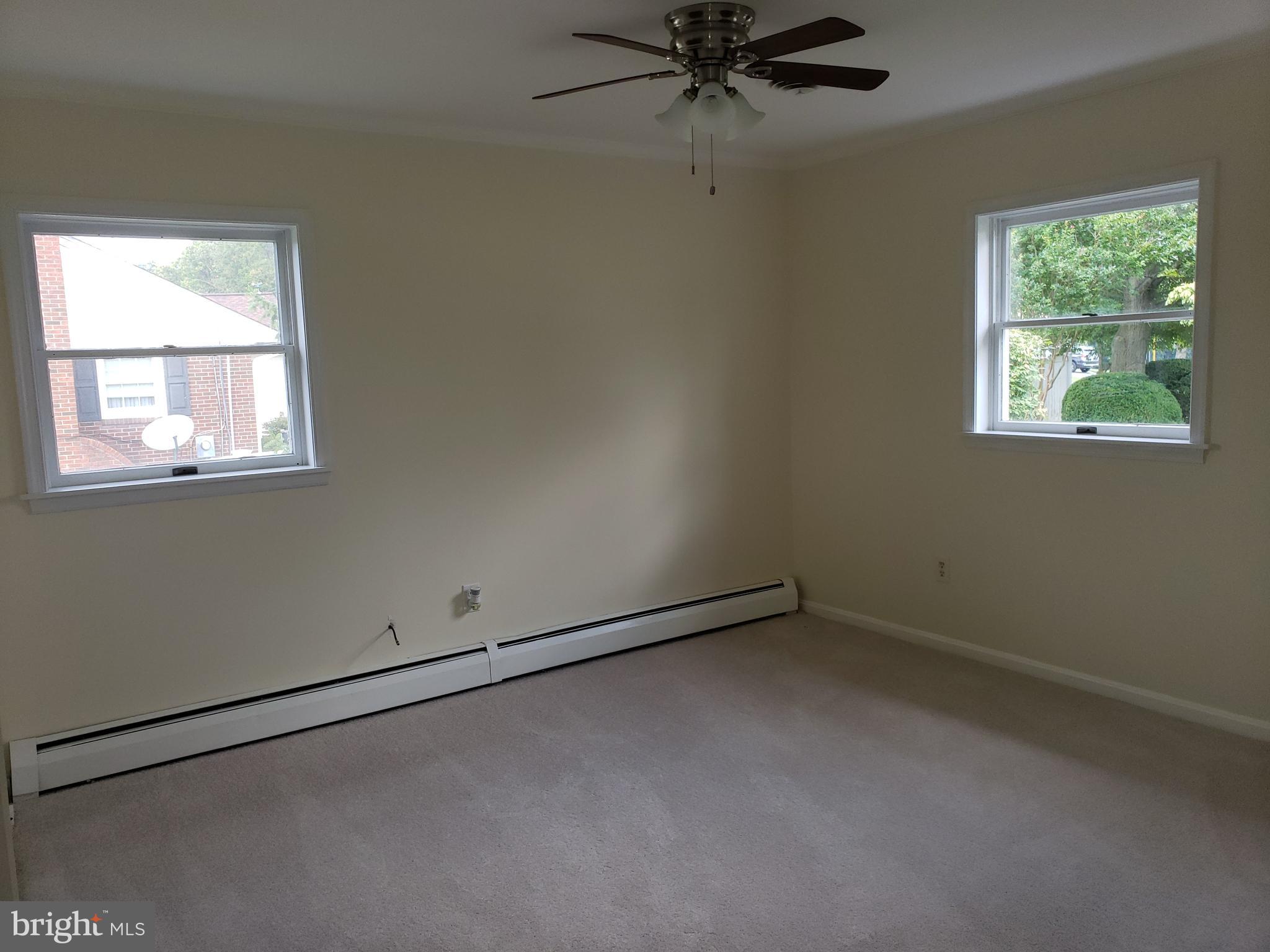 22812 Wildcat Road Gaithersburg, MD 20882 - Photo 17 of 40 Main Level Front Bedroom