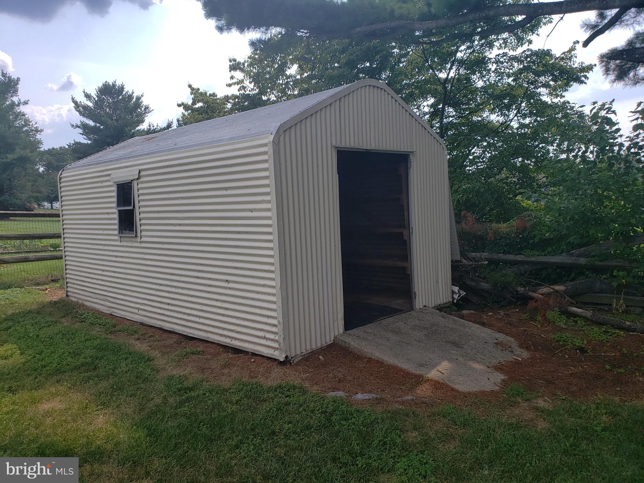22812 Wildcat Road Gaithersburg, MD 20882 - Photo 38 of 40 Back Yard Fiberglass Shed
