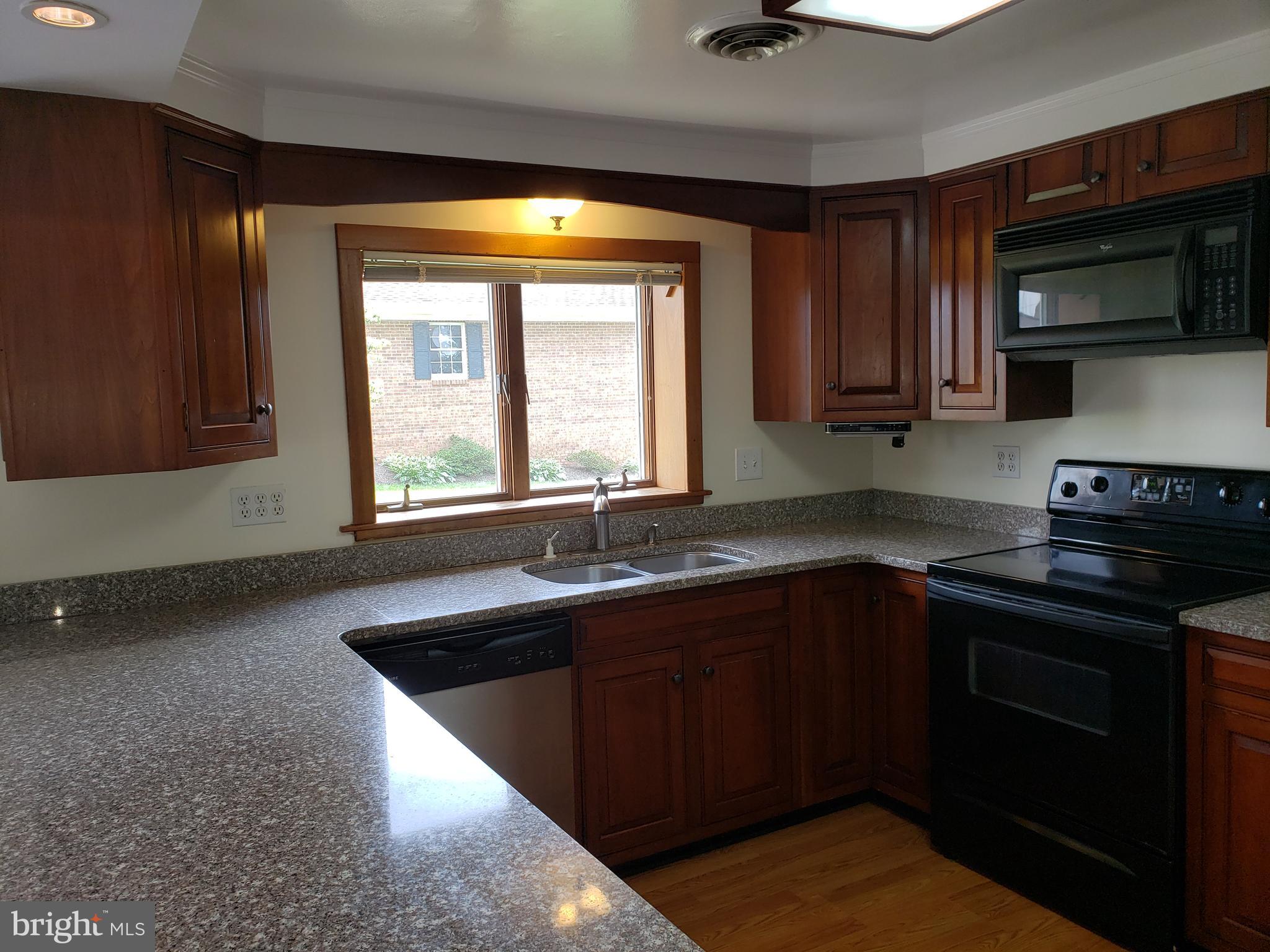 22812 Wildcat Road Gaithersburg, MD 20882 - Photo 10 of 40 Kitchen