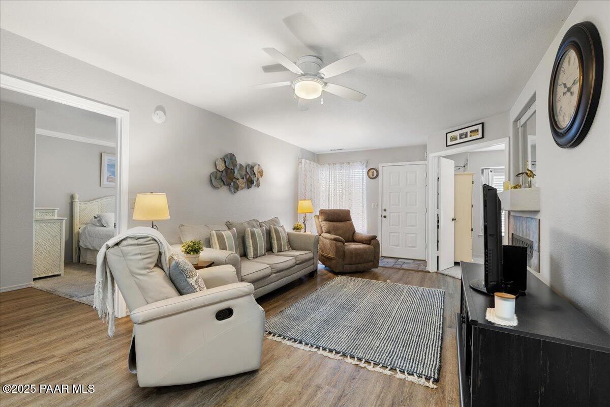 3059 Smokey Road, Unit 21G Prescott, AZ 86301 - Photo 9 of 27 09-Living Room