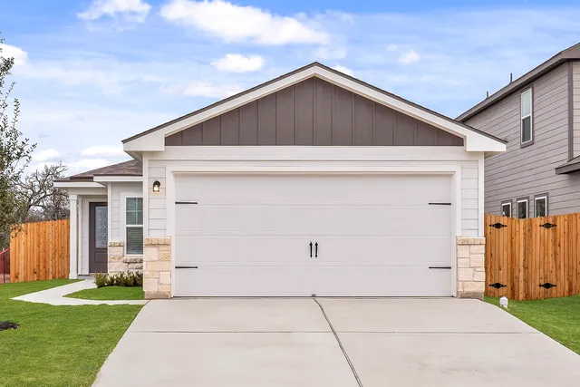 $249,900 | 18420 Stellers Sea Street, Elgin, TX 78621