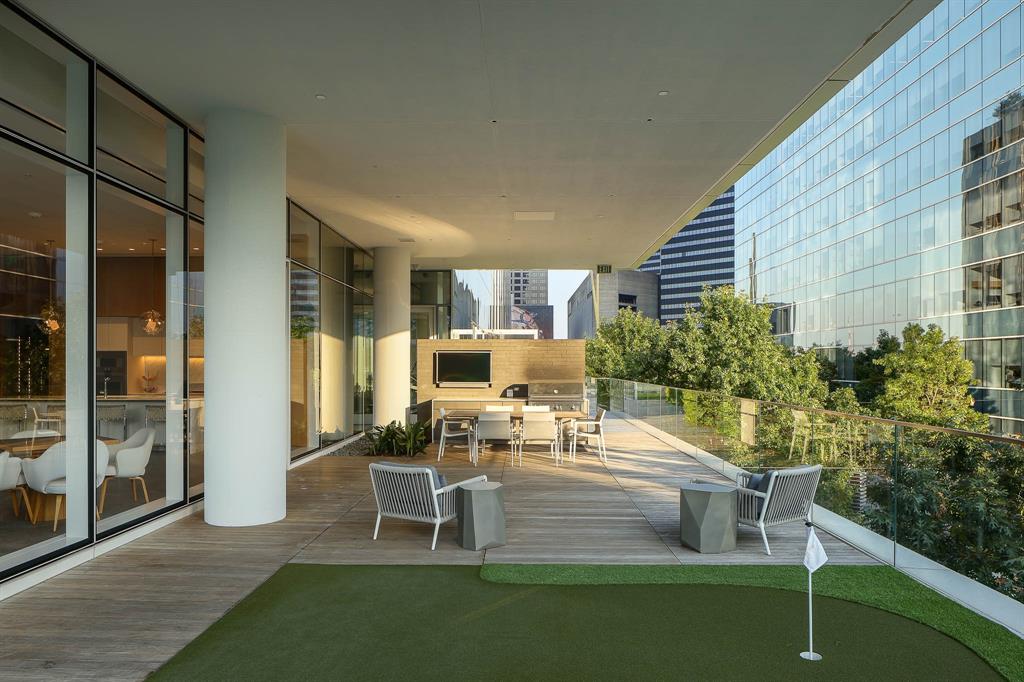 1747 Leonard Street, Unit 802 Dallas, TX 75201 - Photo 21 of 26 a patio with garden and patio