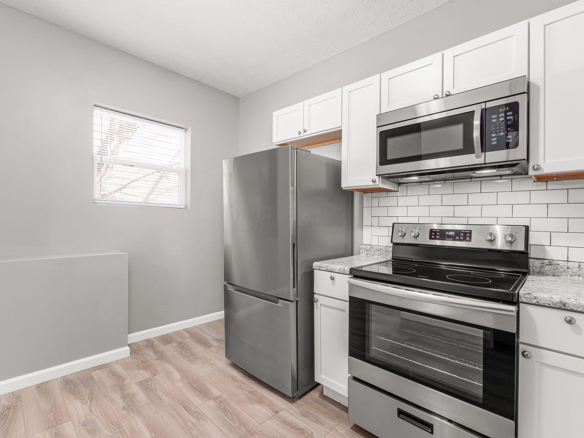 2318 Ridgeway Avenue Columbus, OH 43219 - Photo 8 of 29 Brand New Stainless-Steel Appliances.