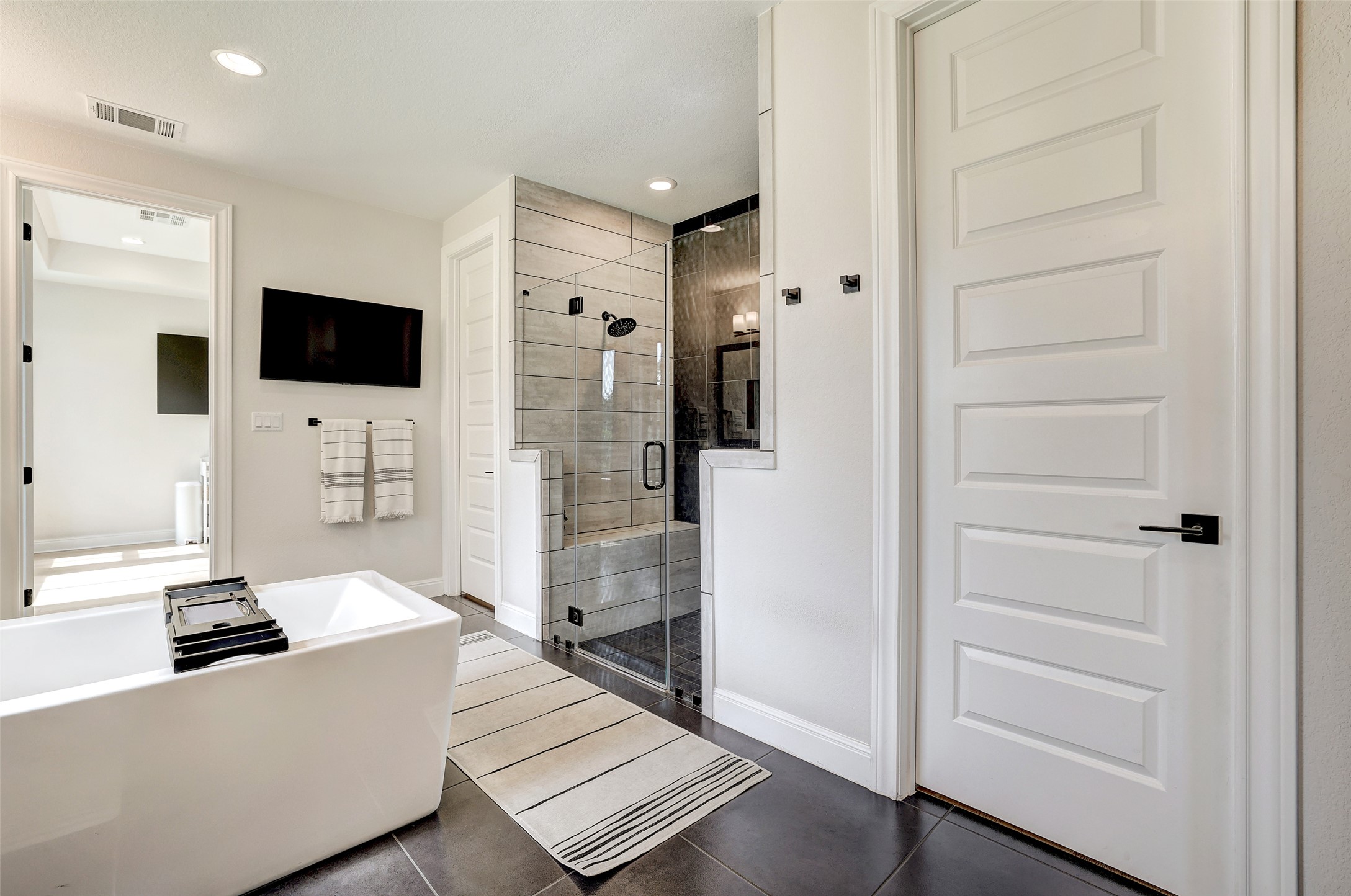400 Flint Ridge Trail Georgetown, TX 78628 - Photo 18 of 40 Primary Bathroom with a freestanding tub