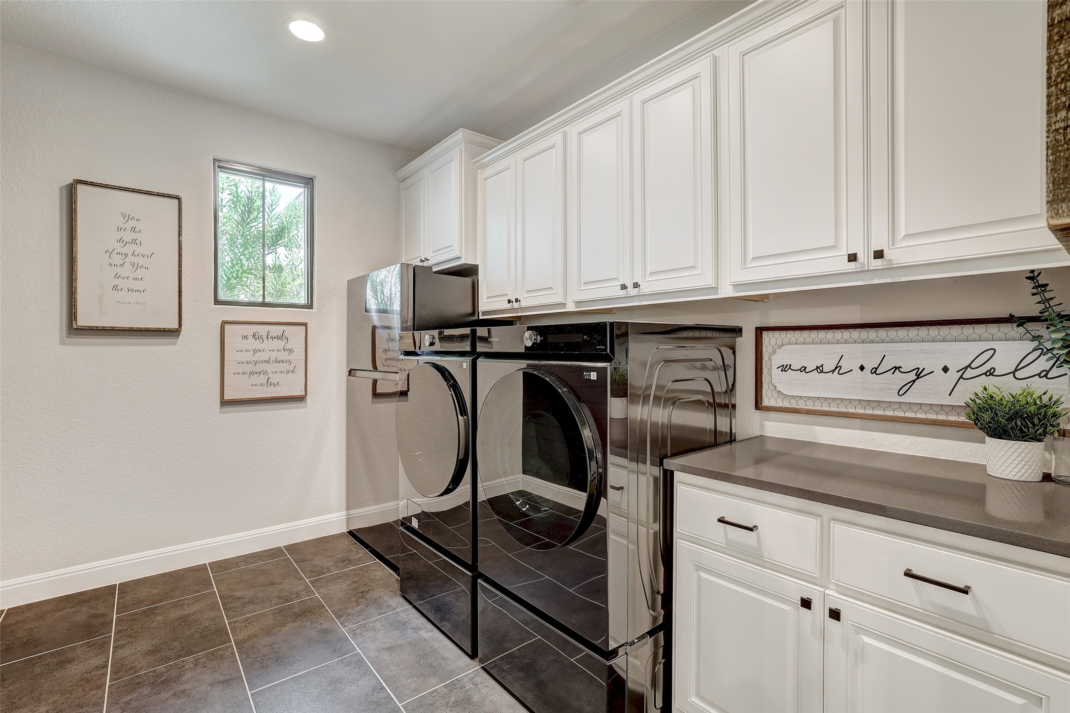 400 Flint Ridge Trail Georgetown, TX 78628 - Photo 31 of 40 Laundry room with Lots of cabinet space