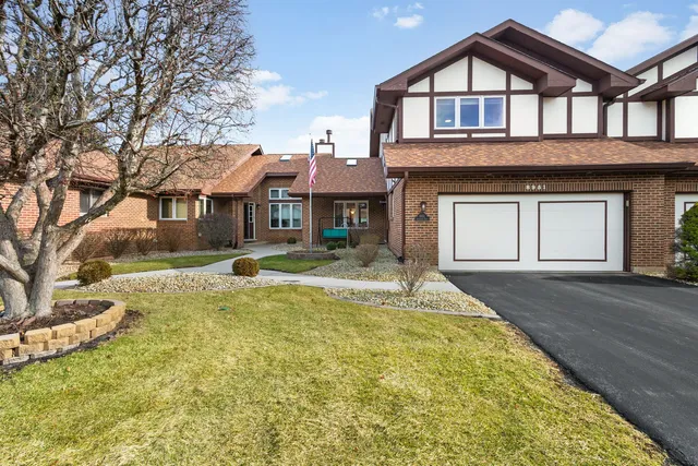 $350,000 | 8951 Silverdale Drive, Orland Park, IL 60462