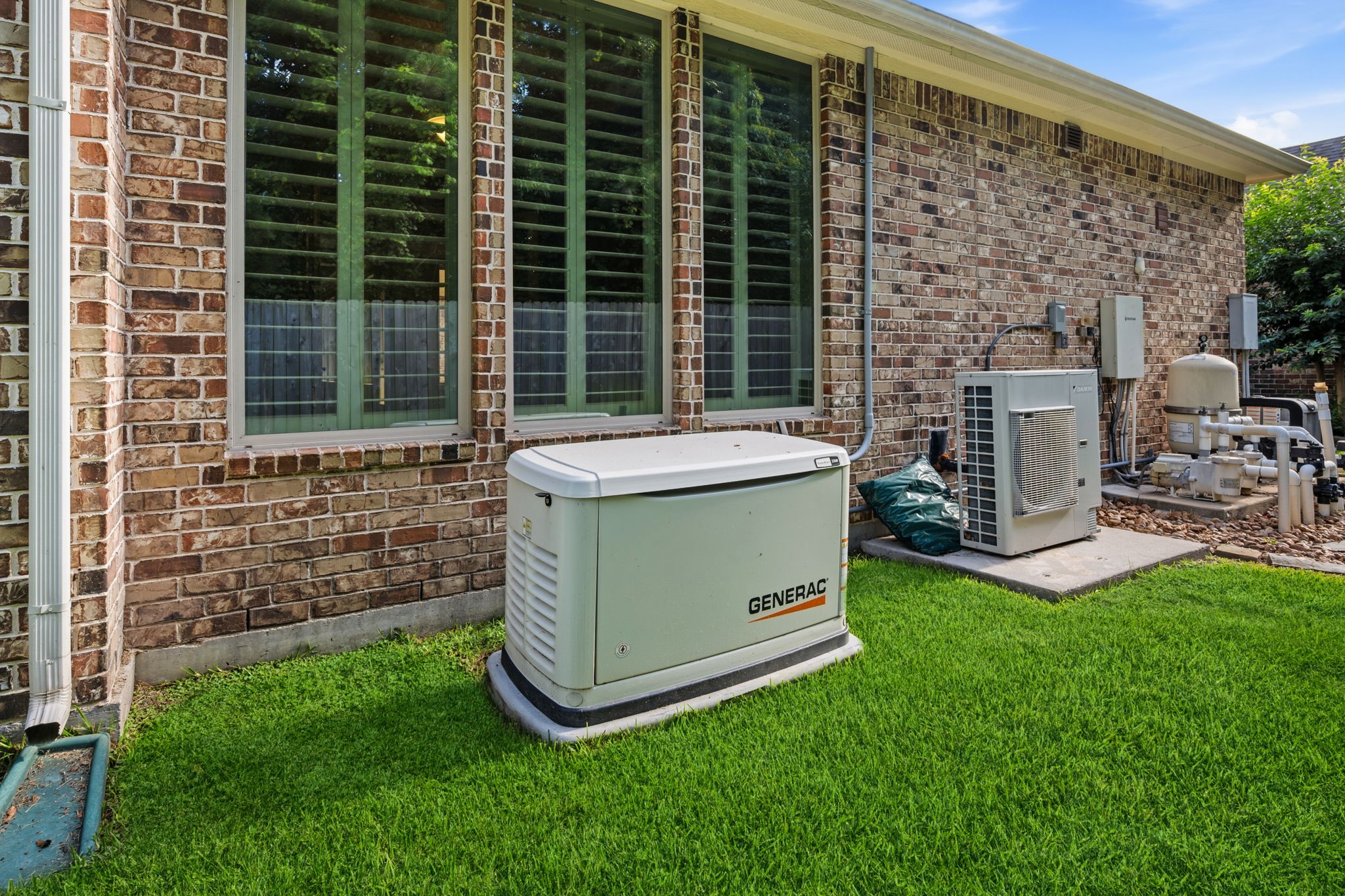 19908 Cullen Ridge Drive Porter, TX 77365 - Photo 3 of 42 WHOLE HOUSE GENERATOR!