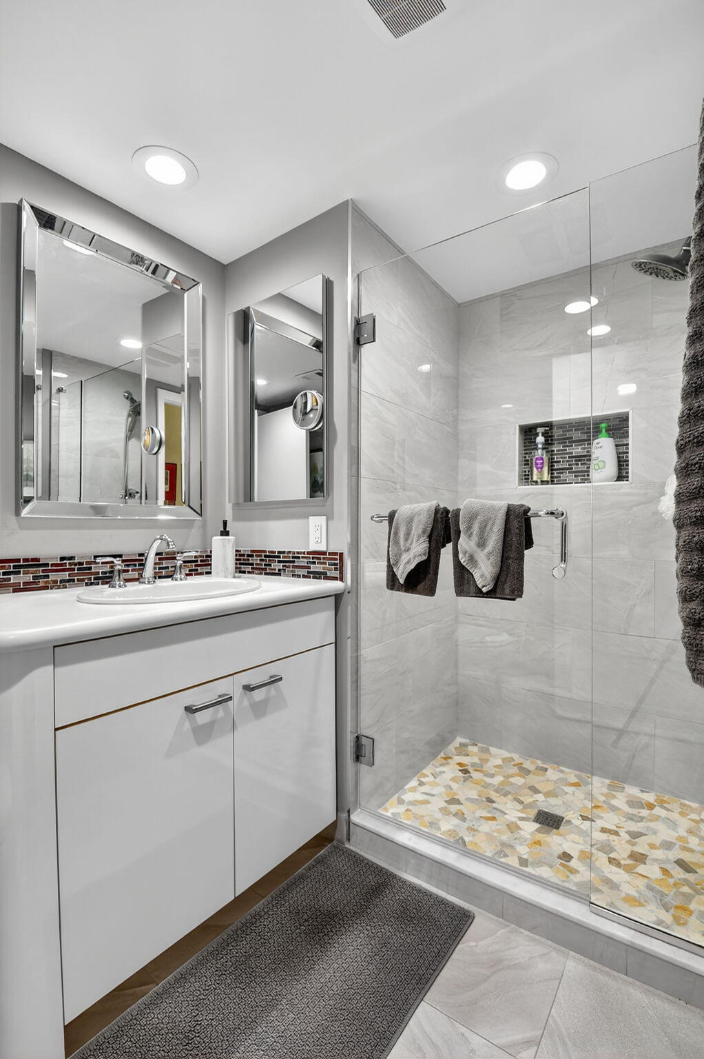 13 Southport Lane, Unit F Boynton Beach, FL 33436 - Photo 38 of 84 Guest Bathroom