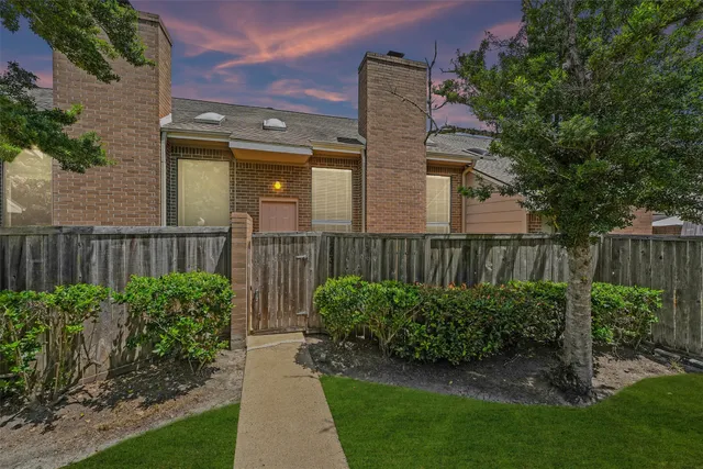 $199,000 | 2831 Panagard Drive, Unit 39, Houston, TX 77082