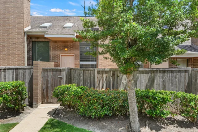 $199,000 | 2831 Panagard Drive, Unit 39, Houston, TX 77082
