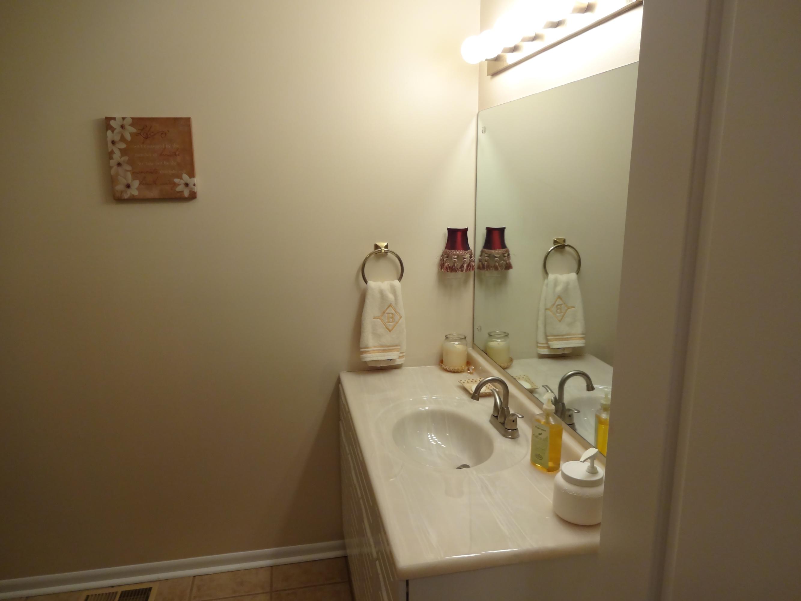 7712 Norwich Road, Unit 18 Powell, TN 37849 - Photo 25 of 34 Hallway bathroom